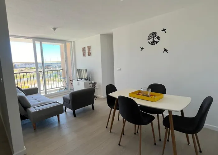 Hermoso Departamento Con 3 Dormitorios Y Estacionamiento